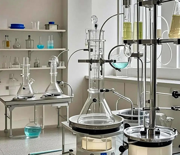 Carboneto de cálcio como matéria-prima química: acetileno, PVC e produção química industrial
