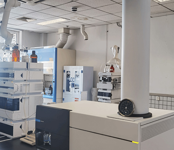 Carboneto de cálcio como matéria-prima química: acetileno, PVC e produção química industrial